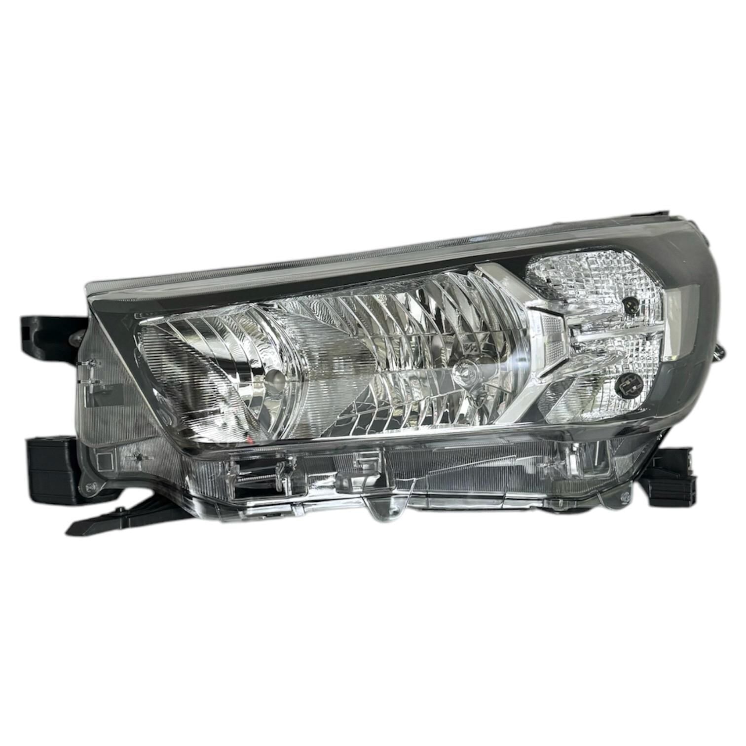TOYOTA HILUX SOL FAR HALOJEN  2020-2024
