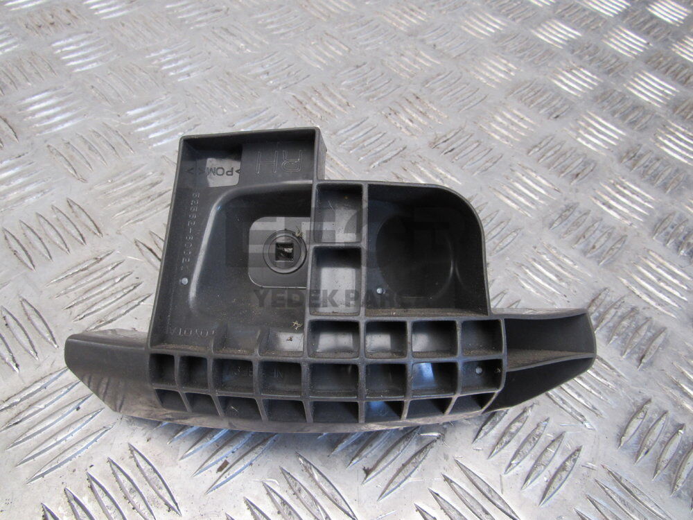 TOYOTA LAND PRADO SAĞ ARKA TAMPON BRAKETİ 2003-2006 52562-60021-PSN