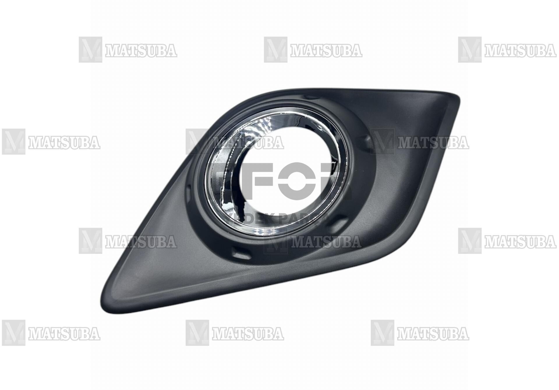 TOYOTA HILUX SOL ÖN SİS FAR KAPAK SİSLİ KROM 2015-2017 52126-0K060-MTS