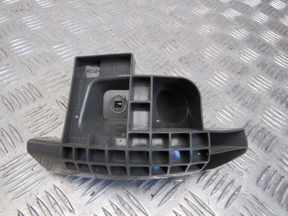 TOYOTA LAND PRADO SAĞ ARKA TAMPON BRAKETİ 2003-2006
