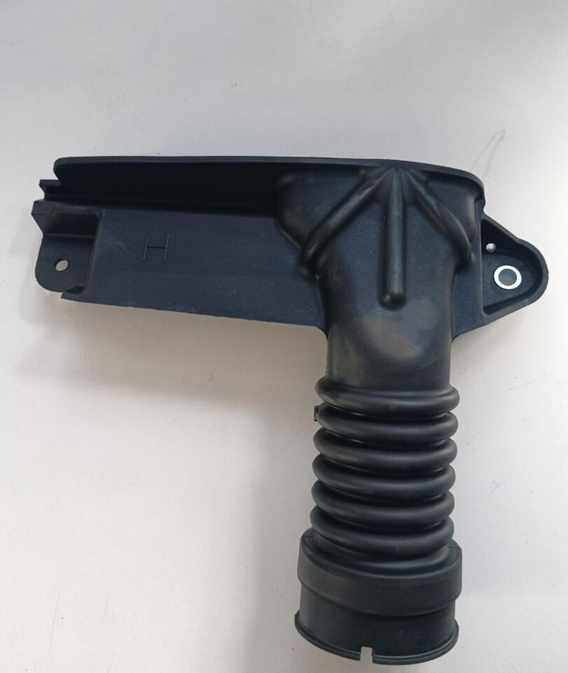 TOYOTA COROLLA CROSS HAVA FİLTRE GİRİŞ BORU 2023-2024